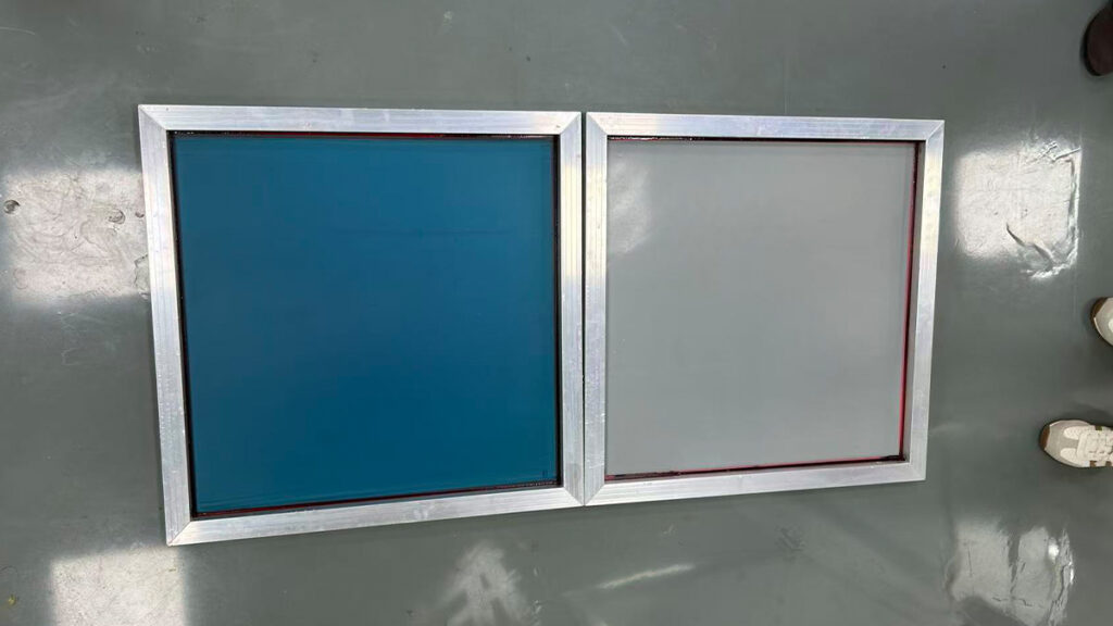 Before-and-after-automatic-printing-screen-reclamation-with-DEZ-C750